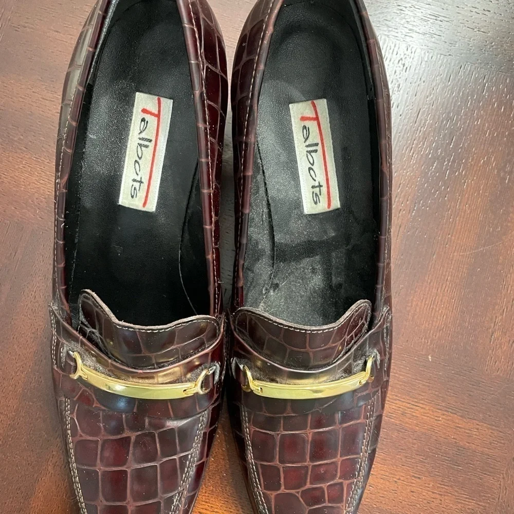 Talbots women’s size 6M brown leather shoes crocodile print , square toe 2”Heels